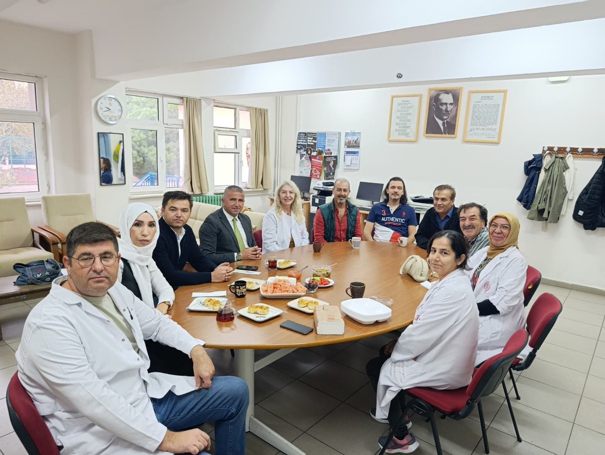 GomecEgitim's tweet photo. Karaağaç Ahmet Karakaş İlk ve Ortaokuluna Ziyaret

Müdürümüz, Karaağaç Ahmet Karakaş Ortaokulunu ve İlkokulunu ziyaret ederek okulda görev yapan öğretmenlerimizle ve öğrencilerimizle bir araya geldi. https://t.co/FpEDgUTNOr