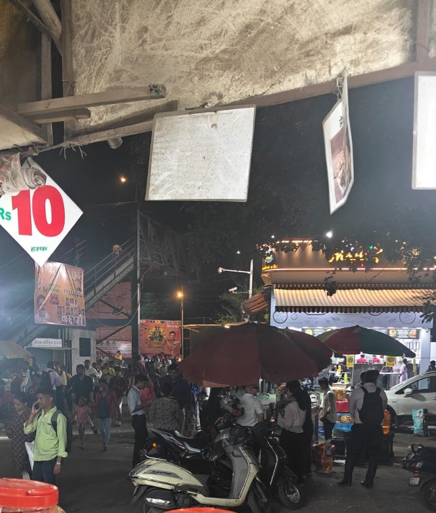 SapleGanesh's tweet photo. #Encroachment Municipal Land at Kanjurmarg East Nr. Autorickshaw Stand Kanjur Village  Road Mumbai - 400042 @mybmcWardS @MumbaiPolice @mybmc @TawdeRitu @Kanjurinfo @AshwiniBhide https://t.co/E2IvLK2h4y