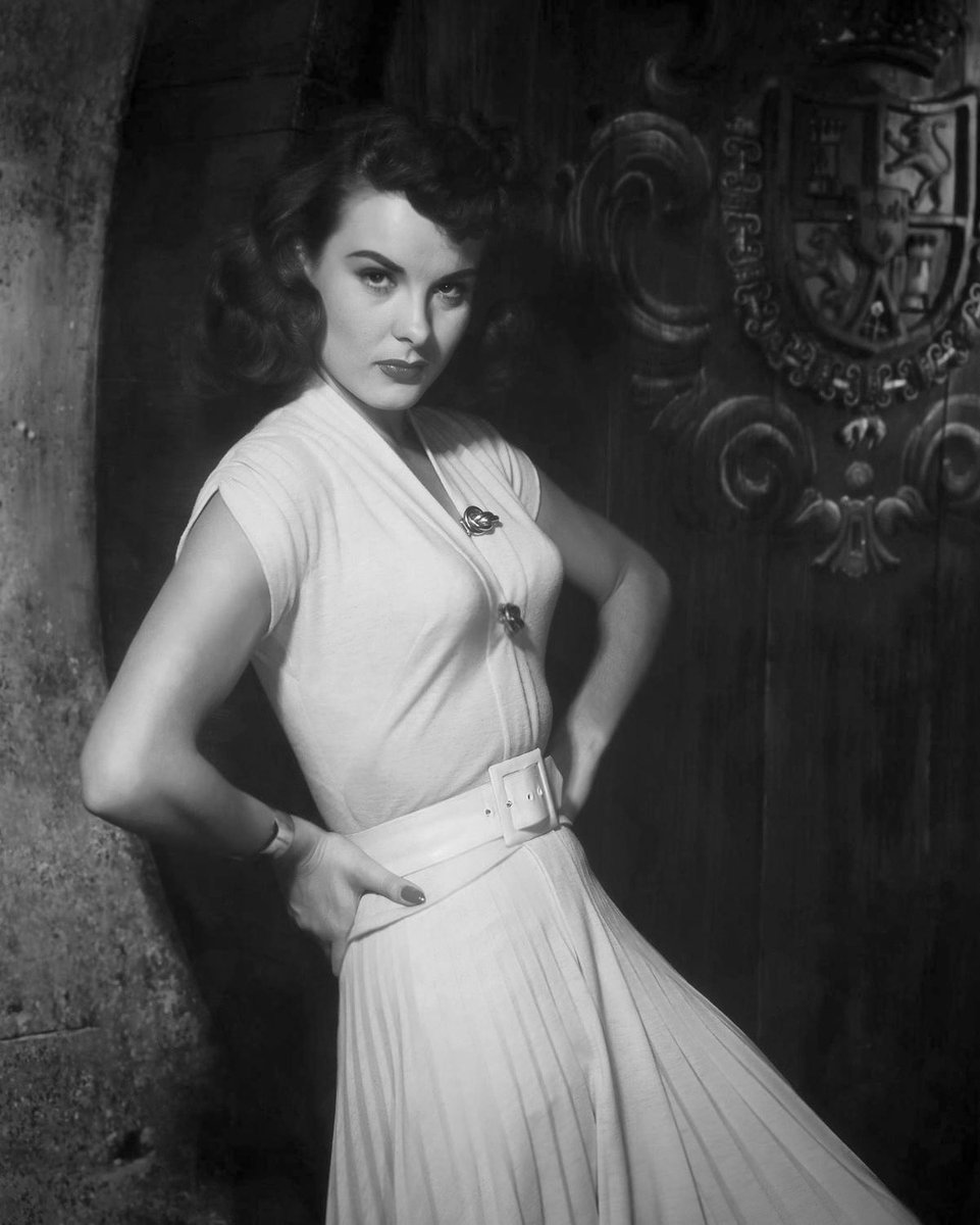 ForeverLouiseB1's tweet photo. Jean Peters for Pickup on South Street (1953). #botd https://t.co/gjYaq3OnZz