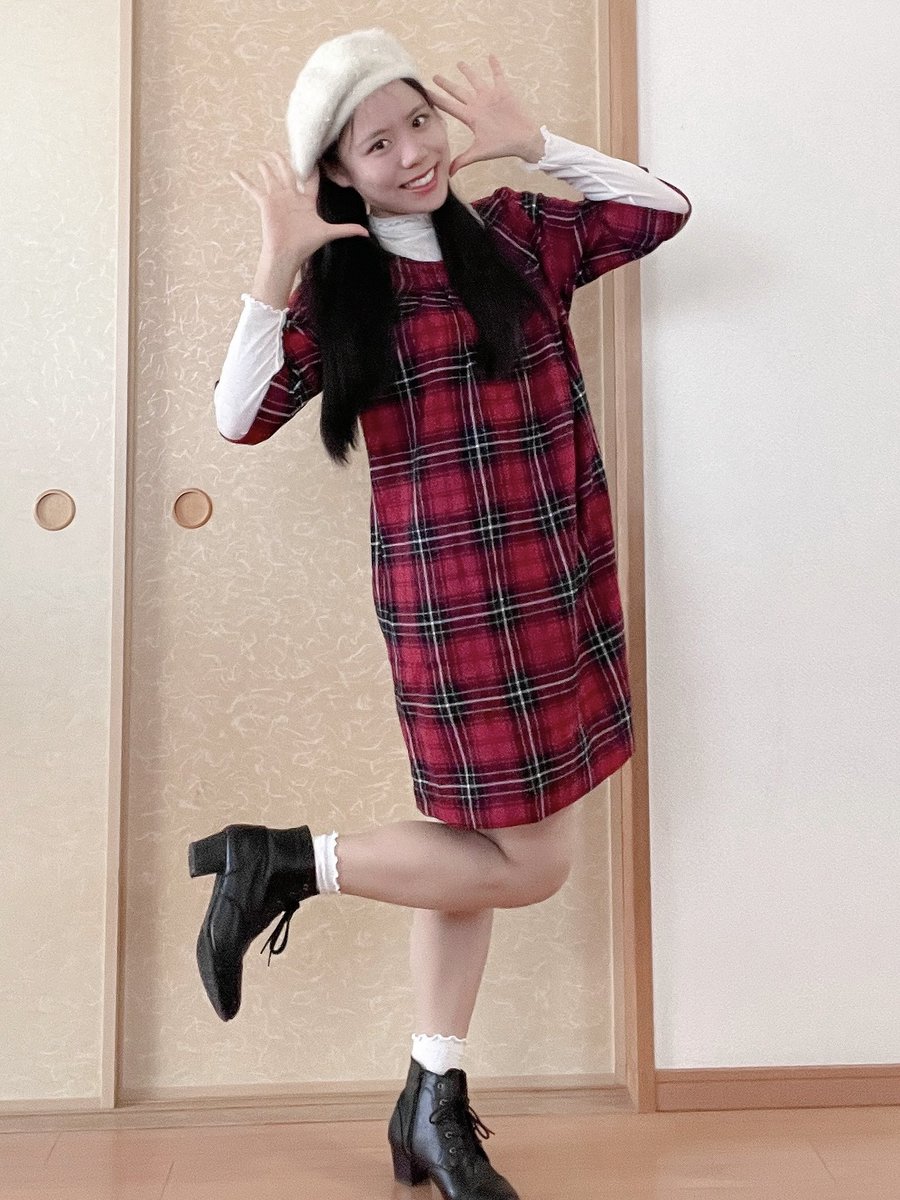 lagemme_0105's tweet photo. 🦋さーて今週のさーやは🦋
【秋服コーデ🍁🍂】

赤チェックワンピース❤️✨
秋っぽい赤色でしょー！！😍
紅葉🍁イメージしてます(*•̀ㅂ•́)و✧

そして！！
｢芸術の秋｣にちなんで
ベレー帽🤍✨
パールが付いていて
お気に入り(*˘︶˘*).｡.:*♡

#らじぇむたいむ
#秋コーデ
https://t.co/NfhEsggnOf https://t.co/crX2jsdzQW