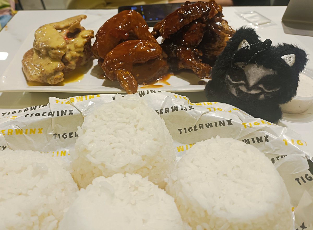 euqseruznirp's tweet photo. he ate all the f*cking chicken btw https://t.co/UFTbtRfUCp