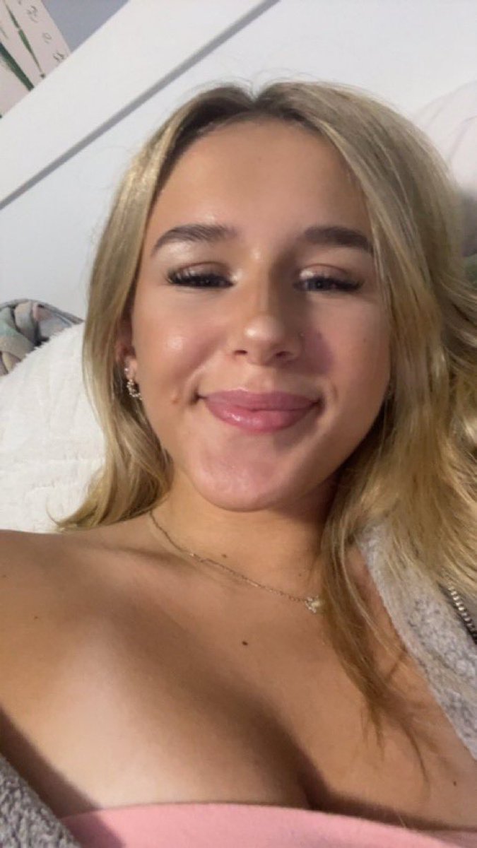 finbratjoy's tweet photo. If you’re seeing this &amp; you’re a good obedient boy send mommy $30 😏😛

#Findom
#FinDomme
#PayPig
#CashSlave
#SpoilMe https://t.co/OE3kEQBc6S