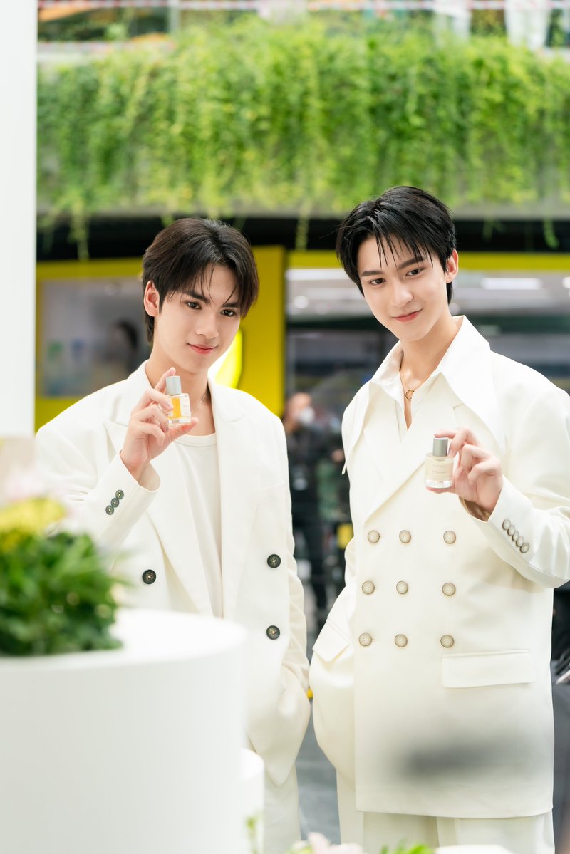 around_ent's tweet photo. “ริวจิน-แพทจิ” ชวนเหล่ามาเทอร์ มาฟินแบบหอมทั้งใจกับเบ๊บครับ🩷 ในงาน PAREUN presents “Reflections of Scent” with RYUJIN-PATJI 

Reflections Of Scent with RyujinPatji
#PAREUNxRYUJINPATJI
#ryujinpatji #rryjinnn #chira_patt

อ่านข่าวเพิ่มเติม
📍https://t.co/g91vpV87jO

สามารถติดตามรายละเอียดของ PAREUN และกิจกรรมในครั้งต่อไปได้ทุกช่องทางโซเชียลของทาง PAREUN