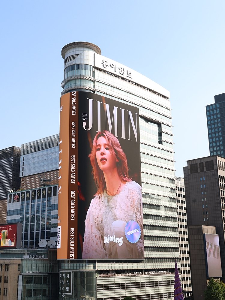 JIMIN_RECORD13's tweet photo. 키윙 골드레이스에서 우승을 차지한 지민의 리워드 광고가 광화문의 룩스미디어에서 송출되고 있습니다.

🗓 2026.10.15 ~ 10.17

투표 함께 해준 지민팀 감사합니다 🙇‍♀️
멋진 인증사진&amp;영상 부탁드려요

JIMIN JIMIN
HAPPY JIMTOBER 
#JIMIN #지민 #ParkJimin https://t.co/TEkKGQGLLm