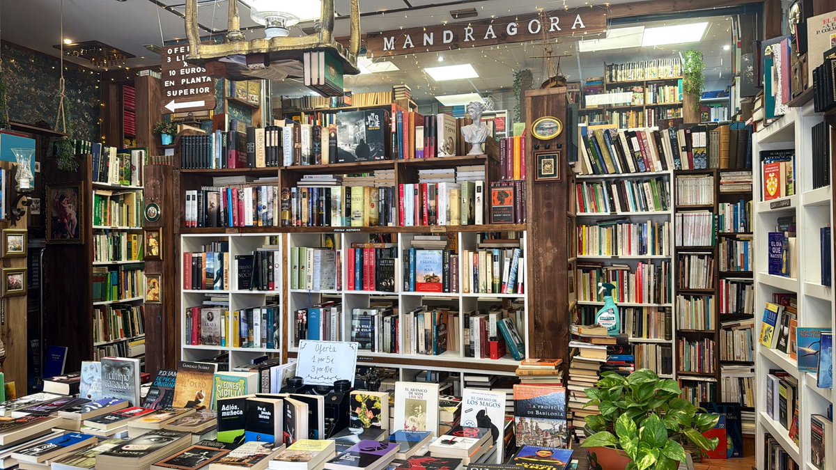 BubuShaped's tweet photo. Fotos de la librería a la que he ido esta mañana. https://t.co/McLSfwV3uF