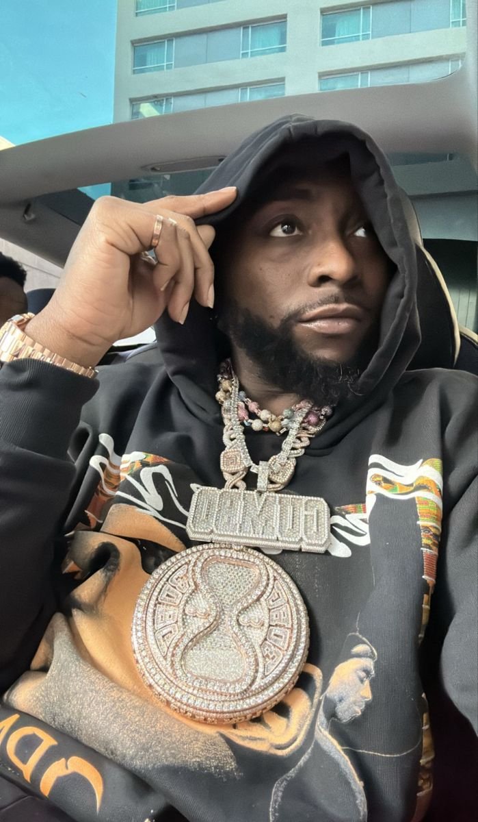 kingbaddoo's tweet photo. I love you so much king @davido 👑🐐 https://t.co/Wgy3Qa3q9k