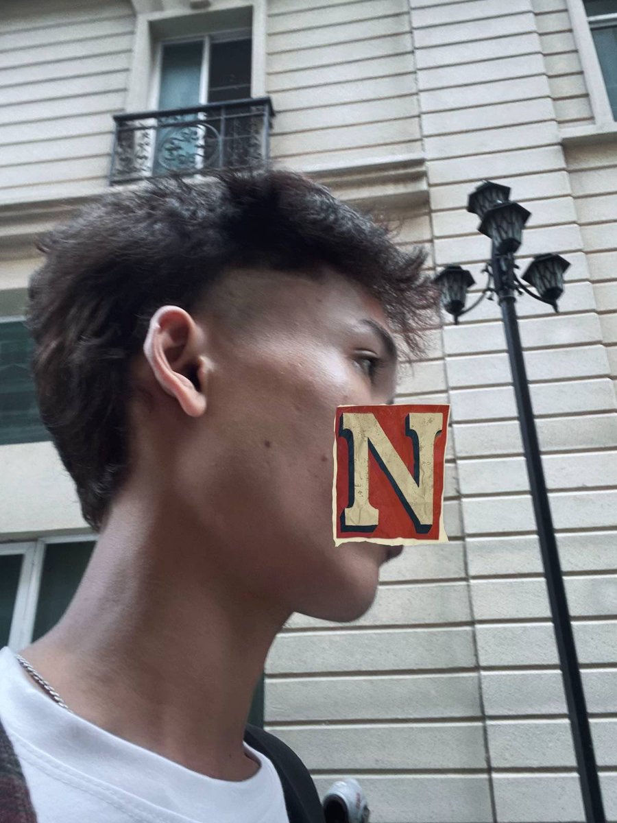 zxangchu's tweet photo. Just lonely boy https://t.co/NsWbNBsmLp