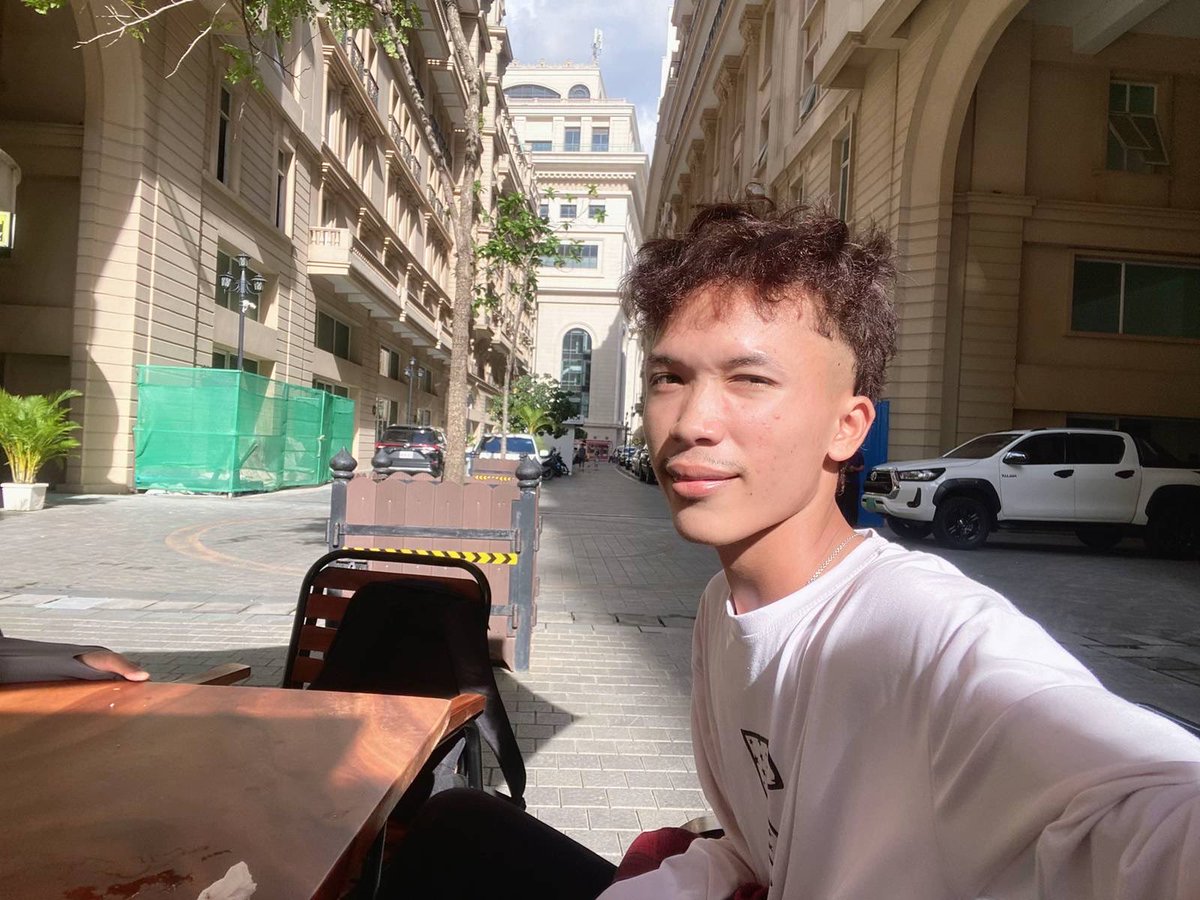 zxangchu's tweet photo. Just lonely boy https://t.co/NsWbNBsmLp