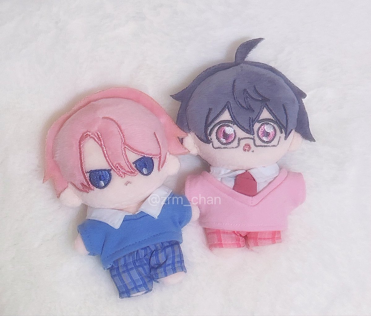 zrm_chan's tweet photo. かざヒナぬい、10/23から発売になります。ちいこいです。

🎀販売期間…10/23-11/6
 #着飾るヒナはまだ恋を知らない
 #ぺあぬい https://t.co/6RJoewM8CU