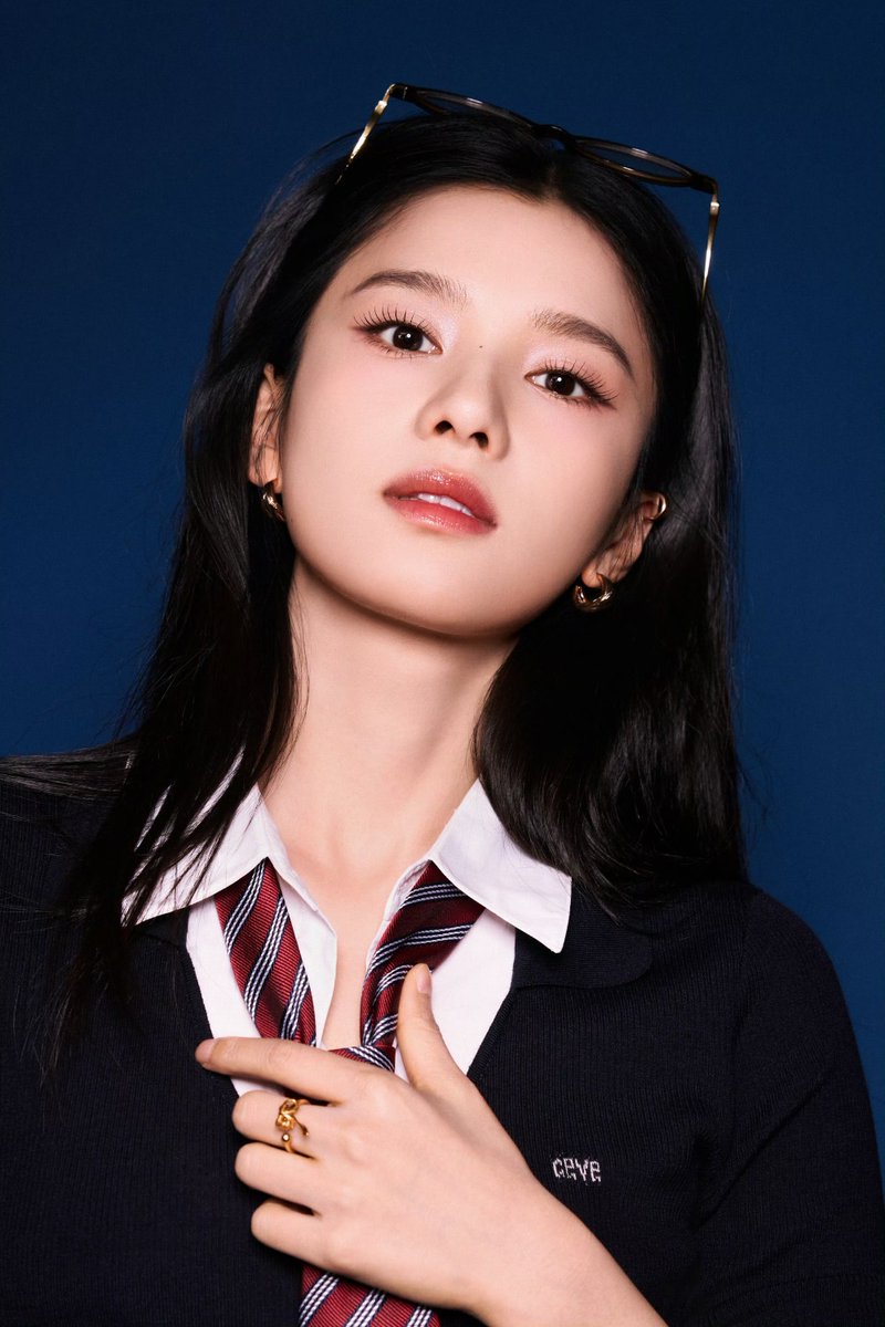 Withjingyi_TH's tweet photo. Studio Update 261015 (1/5)

ทุกคน เตรียมตัวเข้าเรียนได้! 👓

ฤดูใบไม้ร่วงเริ่มเย็นลงแล้ว ออกเดินทางอย่างสุขสบาย ให้ความอบอุ่นร่วมทางไปด้วยกัน

#จางจิ้งอี๋ #ZhangJingyi #张婧仪 https://t.co/IsijfGbDdg