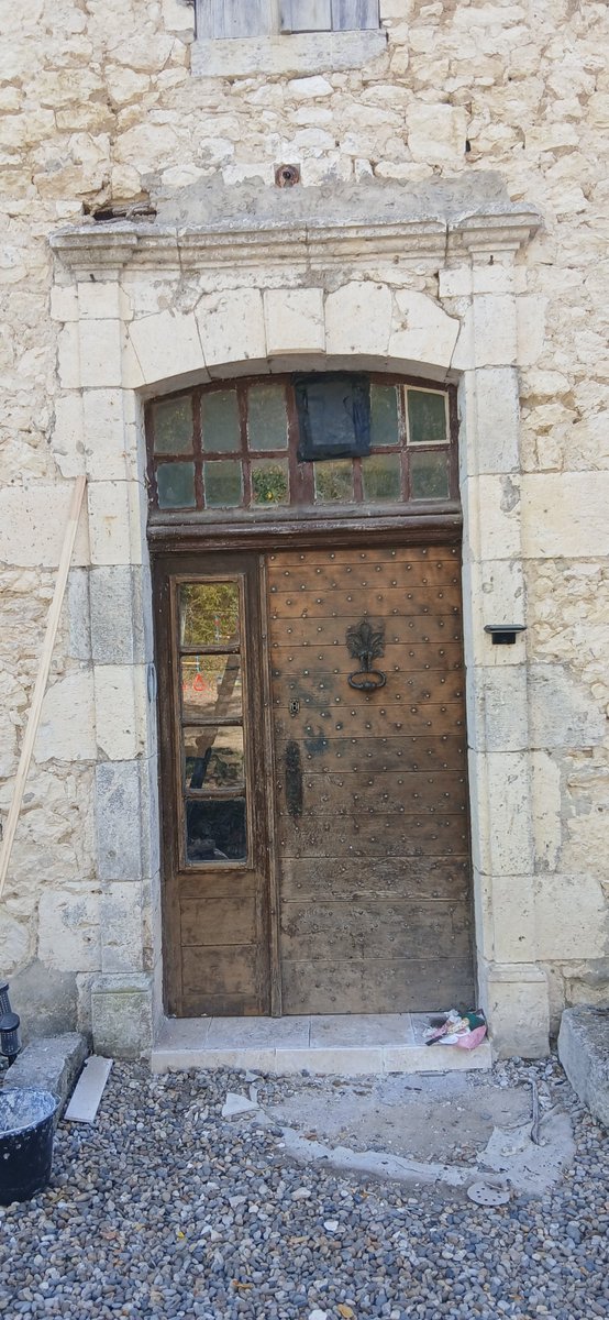 JamieAA_Again's tweet photo. This week I have been mostly restoring my 17th Century French Oak front door. https://t.co/Mivmxk9Y6y