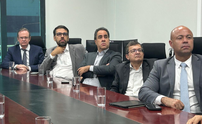 mpdft's tweet photo. MPDFT acompanha integração do Samu e do Corpo de Bombeiros no atendimento de urgência. Saiba mais: https://t.co/3TX7goov3X #mpdft #pddcmpdft https://t.co/N9wQXPmTUR