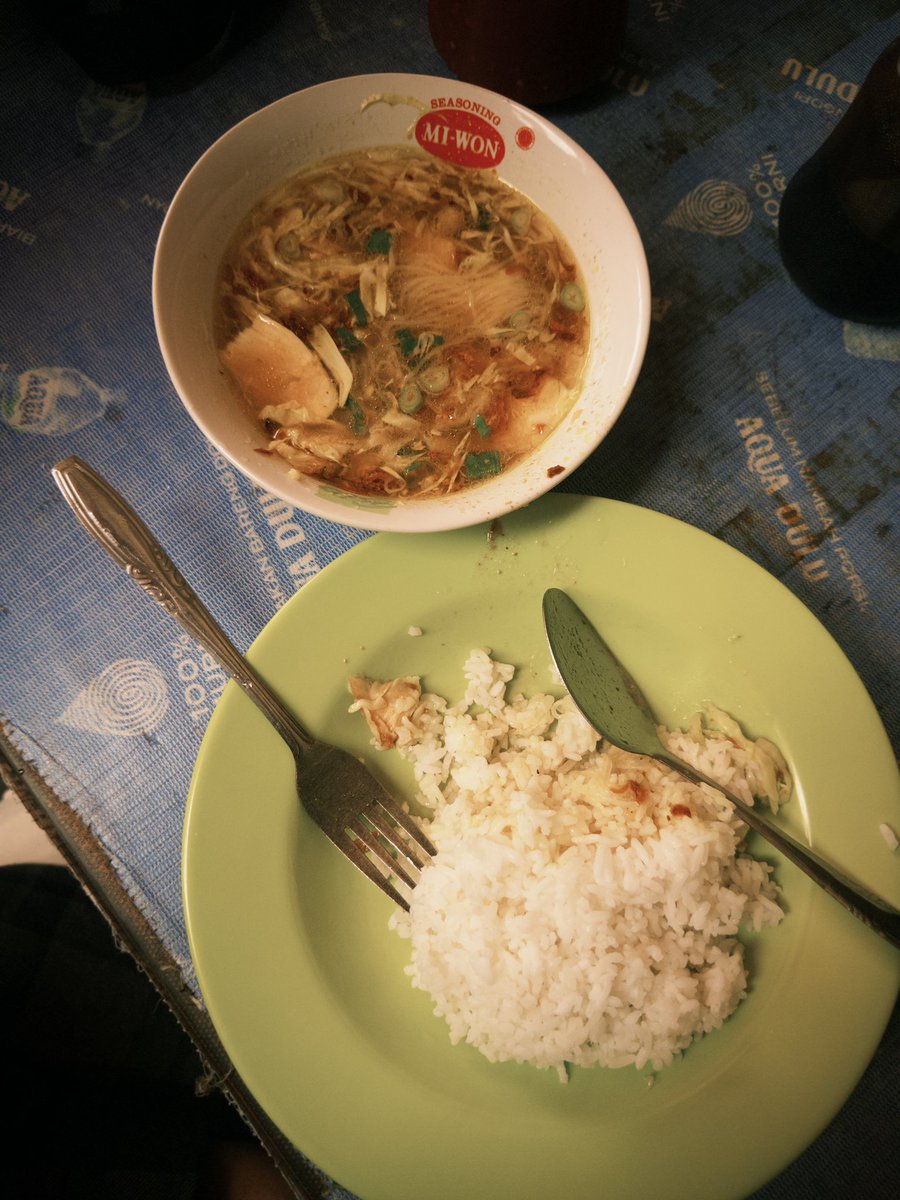 biIliophile's tweet photo. Soto ayam terENAK yang pernah gw masukkin ke mulut dan perut gw, my mouth was blessed and grateful https://t.co/9oSrDvqF78