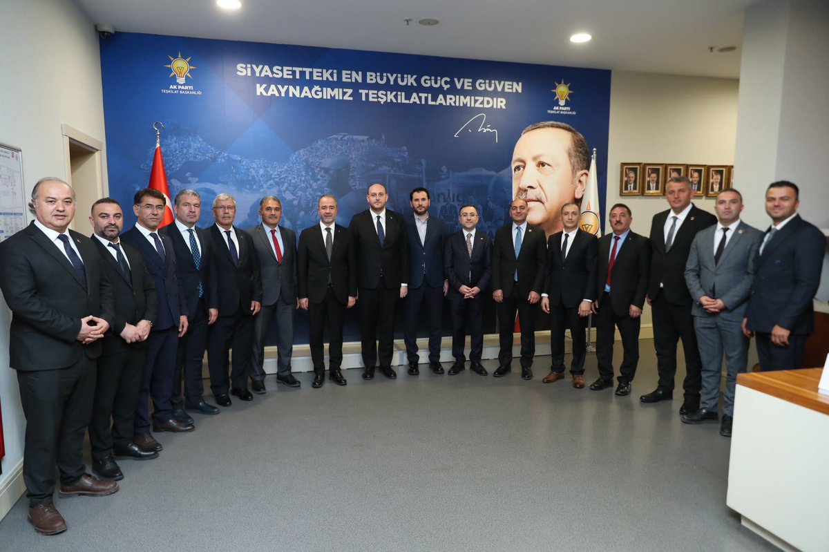aliihsangurel60's tweet photo. 📍AK Parti Genel Merkez

AK Parti Genel Başkan Yardımcımız, Teşkilat Başkanımız Sn. Ahmet Büyükgümüş’ü ziyaret ettik. 

Misafirperverlikleri için başkanımıza teşekkür ediyorum. https://t.co/yPWGzPAzrk
