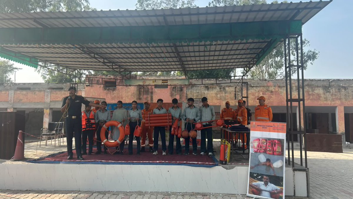 07NDRF's tweet photo. #7Bn NDRF conducted a School Safety Programme for students at PM Shri GSSS Batta, Kaithal (HR). The programme focused on disaster preparedness, first aid and life-saving skills, empowering students to respond effectively during emergencies.
@NDRFHQ https://t.co/MqeCOfJHdV