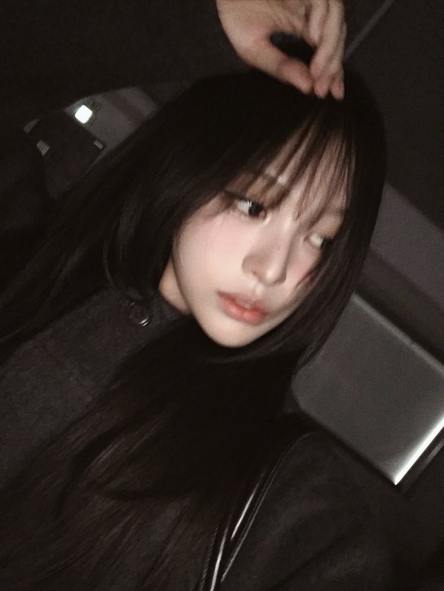 29ovey's tweet photo. 아잠만     사복스타일바뀐거 real인듯
새로산자켓잇다더니 이사진에두개다입은거같고
추구미 깔끔하고미니멀한느낌으로바꼇댓는데  어나완전이해햇어…..  이느낌너무좋아,계속하자(ㅜㅜ) https://t.co/YXlQXl4F5r