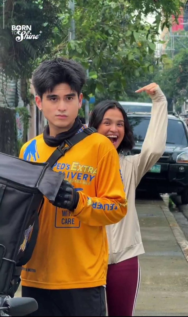 Cheng_naV's tweet photo. Na para bang AI yan siya sa tabi ni Jeni.😅

#deliveryboi #WillAshley https://t.co/C204AXPY7Y