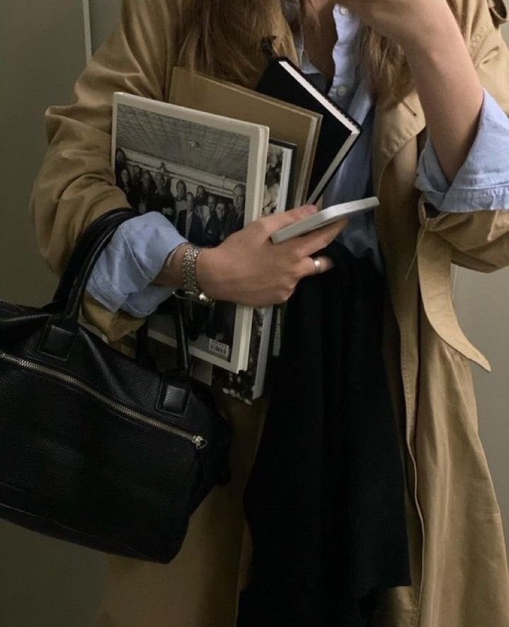 ceedemy's tweet photo. working girl era https://t.co/FT9pvU32Eh