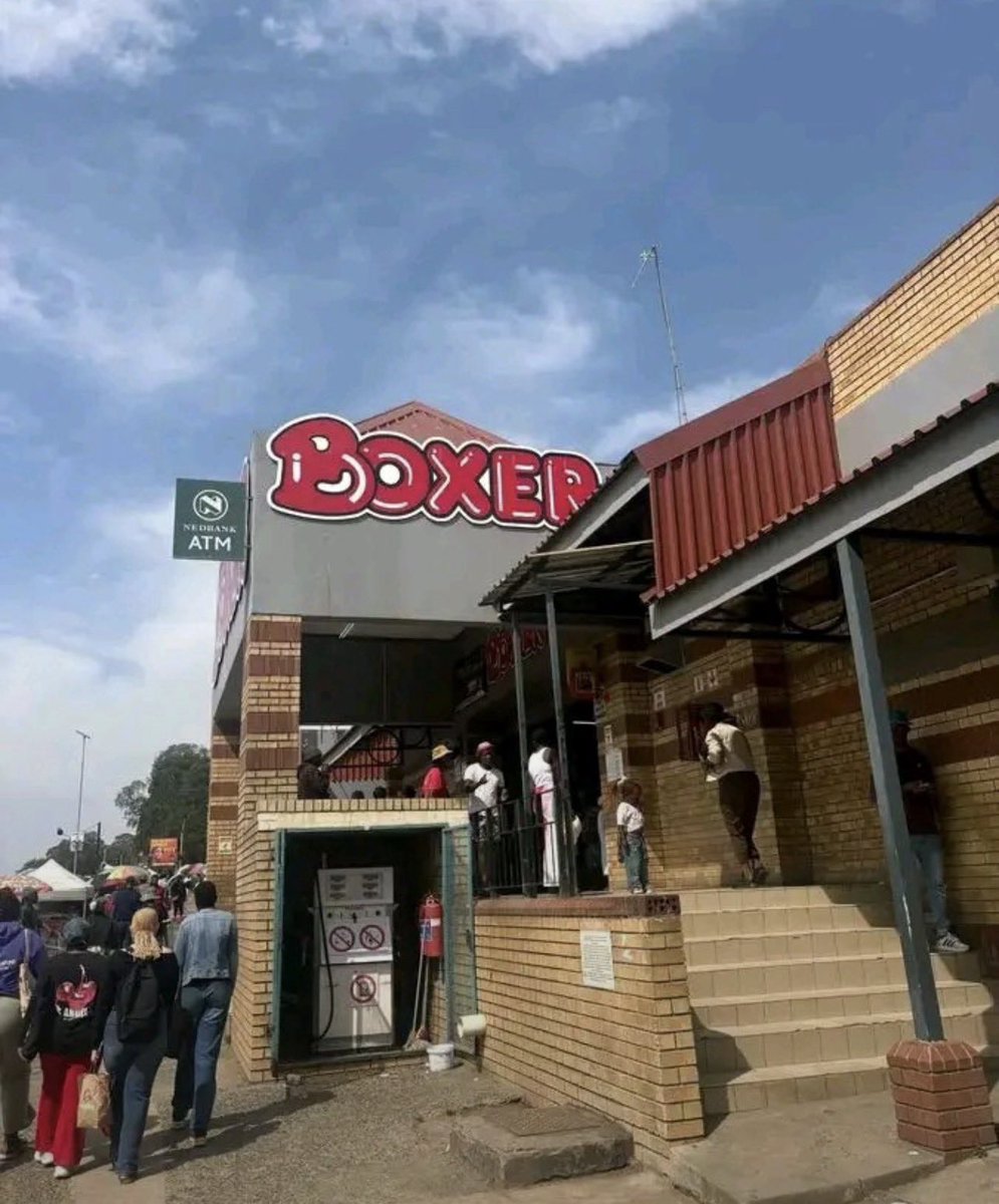 ChrisExcel102's tweet photo. It’s business as usual today at Showe Boxer 

3 more vacancies are already advertised… 

A white man has to make money no time to mourn…. 😭😭😭 https://t.co/MJFFfNdR5v