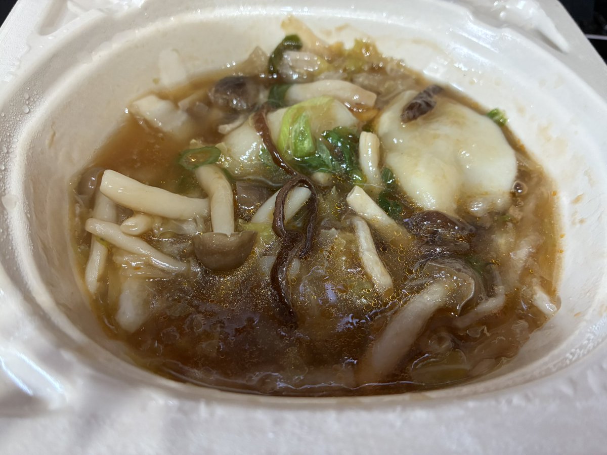 kuroneko_deruta's tweet photo. 今日の昼はきのこの日なので
Nashのきのこと水餃子のスープ

なのでとか書いたけどたまたまあったのでこれにした w

#おはなみの酒場 https://t.co/JVJhfKd02e
