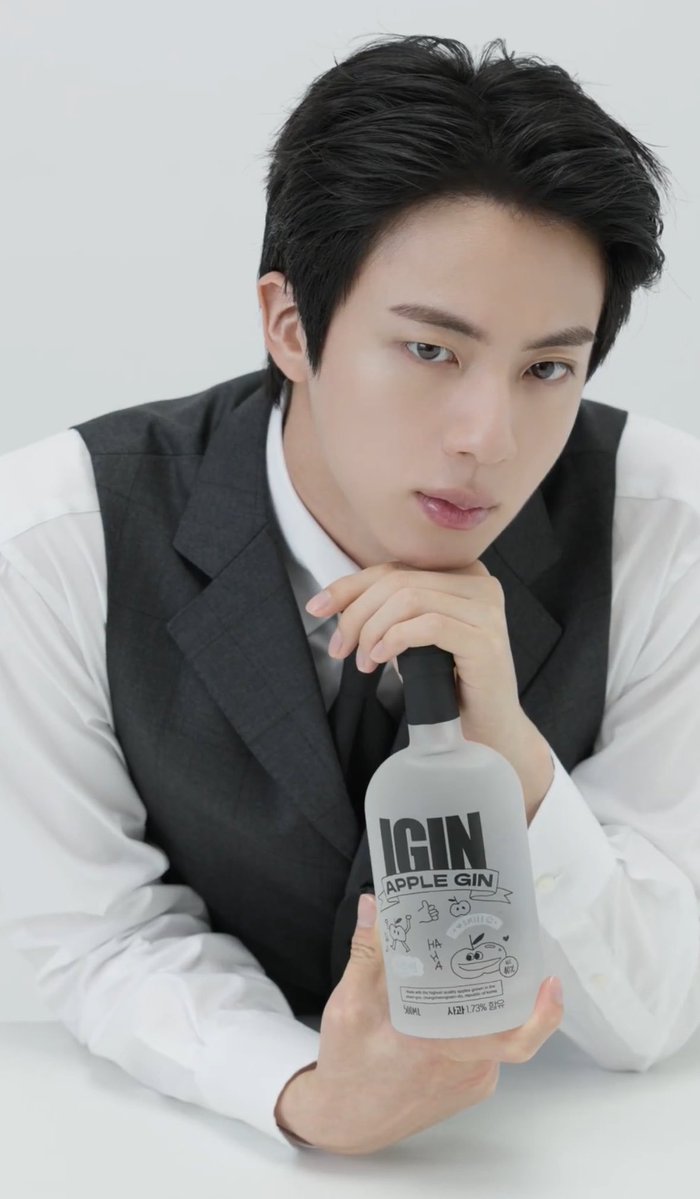 jininilicious's tweet photo. jin without his natural aegyo is a bit scary lol (i love it!) https://t.co/iHyPko1BxR