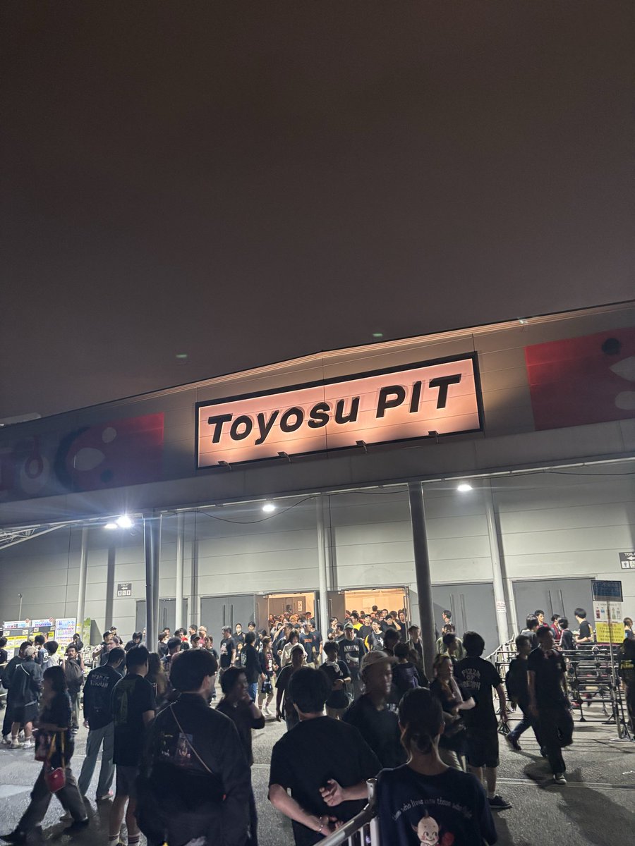 punkids_hs's tweet photo. たーのしかった！
Ken Band 2Days
ありがとうございました！
KUZIRAは間に合わなかった😭

#KenYokoyama
#豊洲PIT
#Trtrtour7 https://t.co/M8B2MPKghB