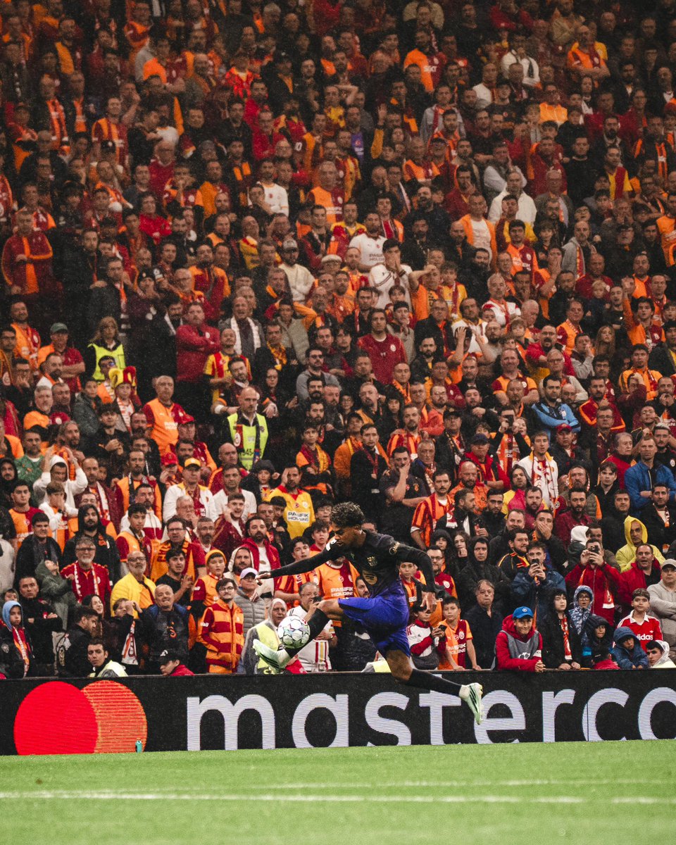 theLurasey's tweet photo. 💫 Football Champagne.

#FCBarcelona https://t.co/joZUCJmPSs
