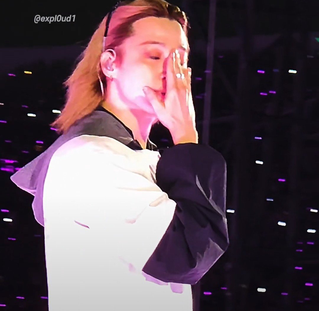 BushraRahm53's tweet photo. @GLISTEN_J Don't cry my Bby... It hurts me to see you like this.... Break me thousand time...😔😭 yk how much I love you https://t.co/1uFqrEcYDZ