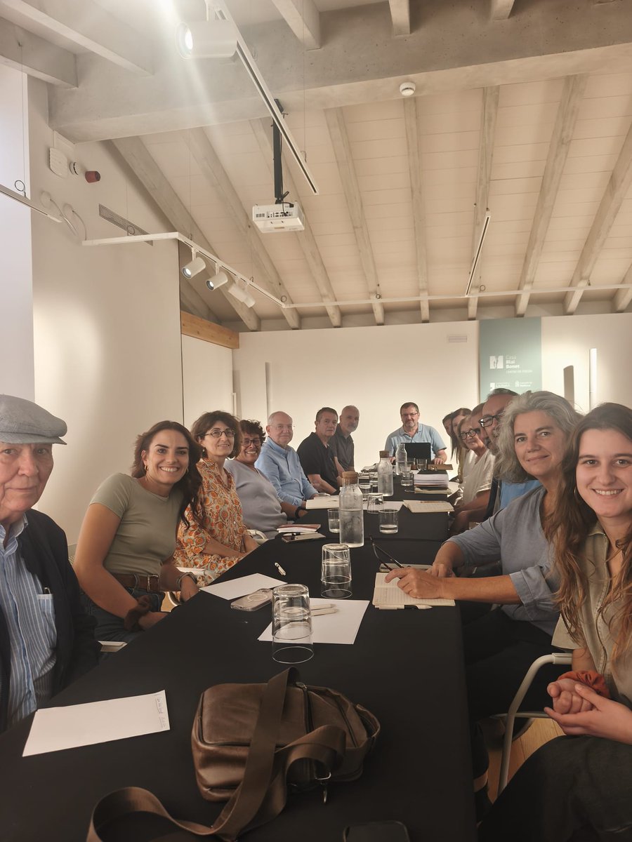 ocbcat's tweet photo. ✨ La Junta Directiva de l’@ocbcat es reuneix a la Casa Blai Bonet per retre homenatge a l’escriptor santanyiner, en el marc de la commemoració del centenari del seu naixement.

L’OCB felicita @mcaliteraria pel magnífic projecte de Casa Blai Bonet i agraeix la tasca de difusió i preservació del llegat d’una de les veus més singulars de la nostra literatura.