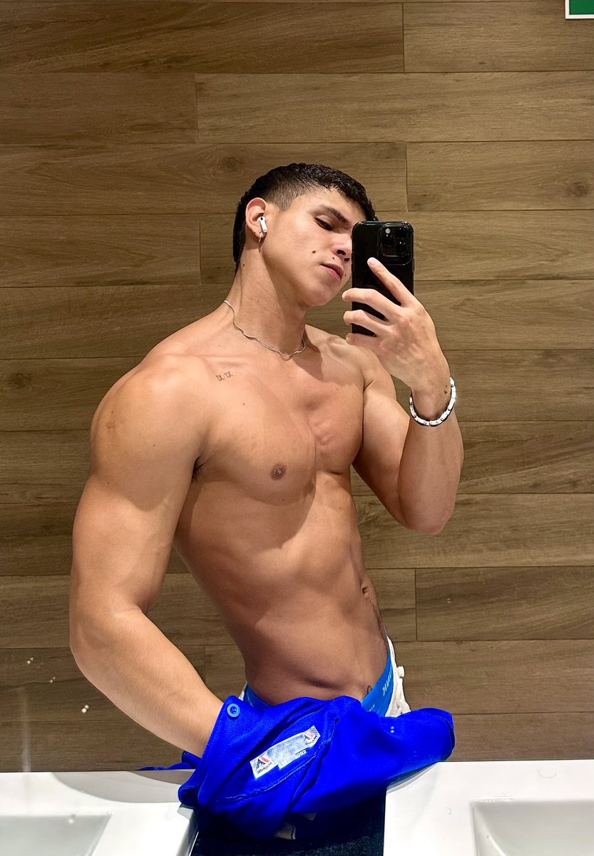 SirsModels's tweet photo. Modelos fitness 
#model #fitness #pack https://t.co/RUqUA5frrv