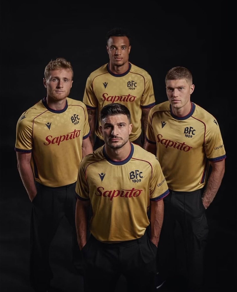PietroCeleste01's tweet photo. 👕 Ecco la terza maglia del #Bologna, che probabilmente verrà indossata contro l'#Inter sabato al #DallAra.
#Bolognafc #Inter #maglia https://t.co/8qXAXSUNfz