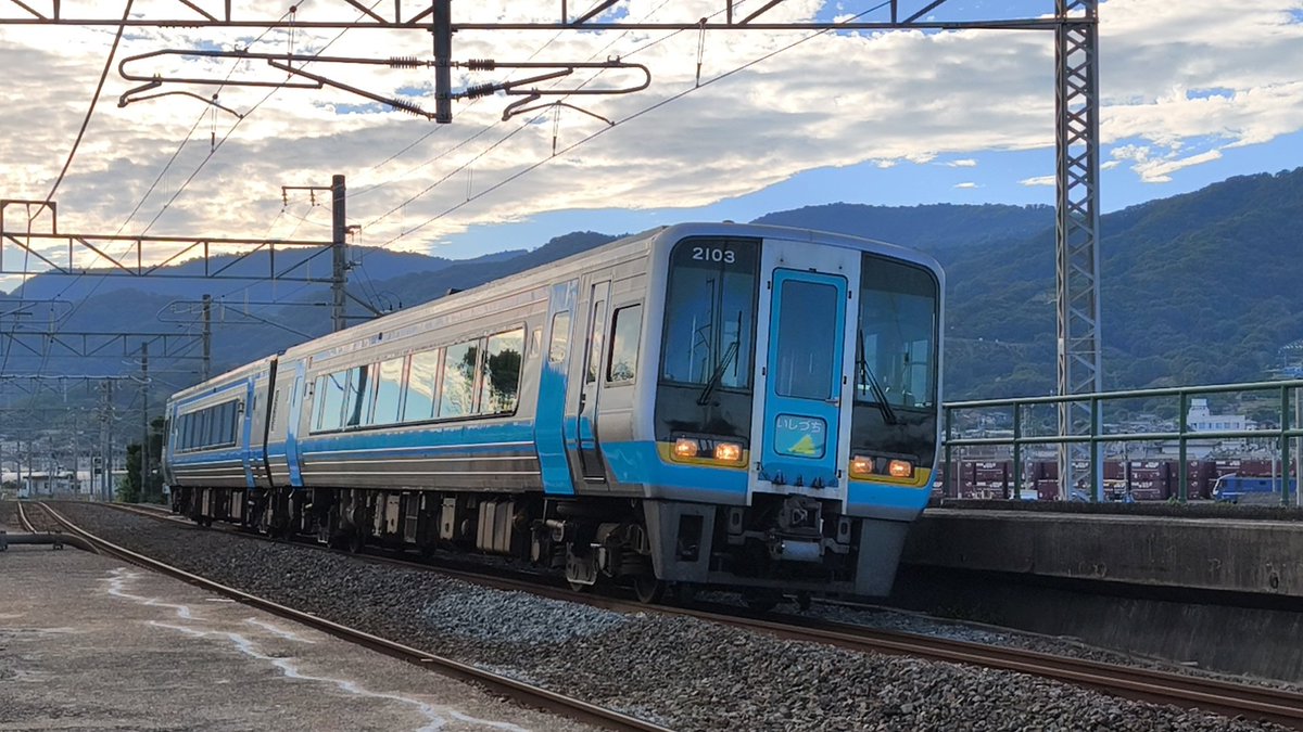 jrsnikoku5000's tweet photo. #鉄道の日
1日遅れ https://t.co/fCCMf0nsRG