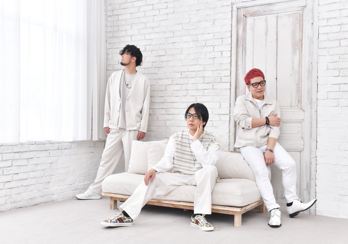 Kamizonosayaka's tweet photo. 10月21日リリースのNEWアルバム『Antique』に収録の、
「Promise」のREC風景から📸　　　　

AG：コンノユウタ
Pf：Kengo(Psalm)
Chorus：Psalm　
Arr.：三浦翔

今回はアルバムを締めくくるラストソング「Promise」に、仲間であるPsalmの皆さんにコーラスを入れてもらいました！
さらにKengoさんのピアノも🎹✨

一緒にライブしたり、ラジオに出演させていただいたりということはあるけど、作品に参加してもらうのは今回が初めて！

シンプルながらあたたかい仕上がりになっているので、ぜひお楽しみに♬
素敵な音を声をありがとう✨

本当にいろんな方の力を借りて、
この作品が出来ていることを実感するよ！

「Antique」発売まであと6日🎉