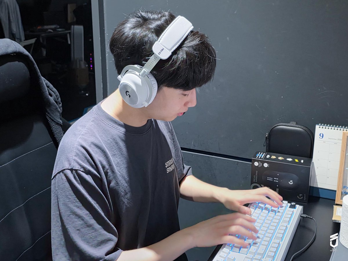 SOOPers_LoL's tweet photo. ๋ก์งํ
G(Logitech G)์์ ์ ์ ํ์ด ์ถ์๋์์ต๋๋ค๐ข๐ข
DN ์ํผ์ค ์ ์๋ค์ด ์ ํํ ๋ก์งํ
G, ์ง๊ธ ๋ฐ๋ก ํ์ธํด๋ณด์ธ์๐
๐ฑ๏ธ- PRO X3 SUPERSTRIKE
โจ๏ธ - PRO X2 RAPID
๐ง - PRO X3 LIGHTSPEED
๐@LogitechG @LogitechGesport ๐
#STAYSHARP #DNS #DNSWIN #๋ก์งํ
G #logitechG https://t.co/vMmy3Ub3ip