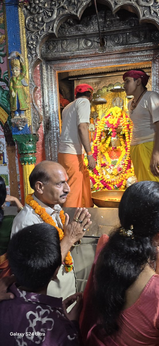 ShivSinghChak1's tweet photo. अयोध्या धाम , हनुमानगढ़ी, बजरंगबली जी के दर्शन करने का सौभाग्य प्राप्त हुआ ।
जय जय श्री राम ।
#BJP4IND #BJPUP https://t.co/XFe0VK1xQw