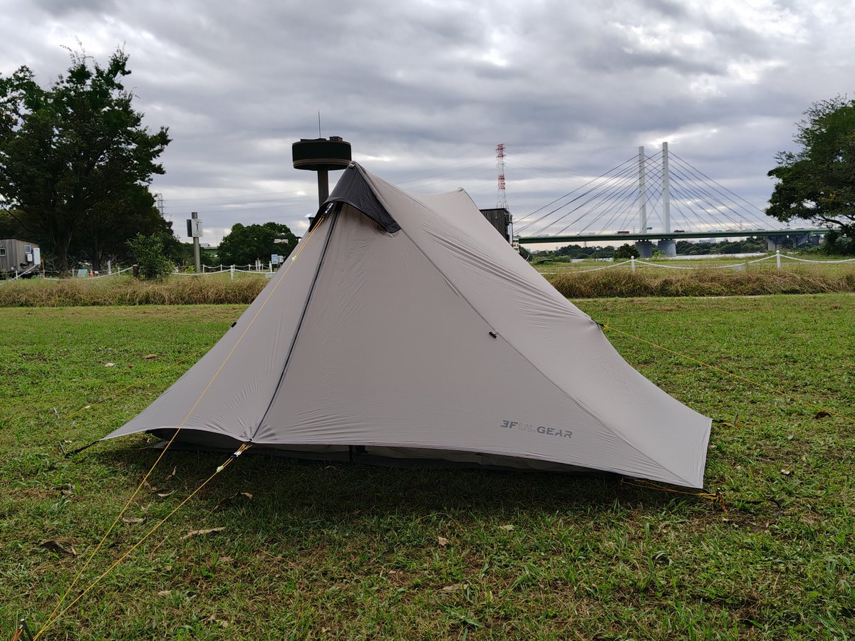 d3fknBTwjEdDMdP's tweet photo. 埼玉県戸田市の彩湖に3F UL GearのULテントLanshan2の試し張りに行ってきました。
ソロ用のLanshan1が軽量、コンパクトでコスパが良かったので、2人用のLanshan2も購入しました。
ポールが2本必要ですが、テント内に座っても天井に頭が触れず居住性がよく、前室、出入口も2つになります。
#キャンプ https://t.co/XZYHkDWxBg