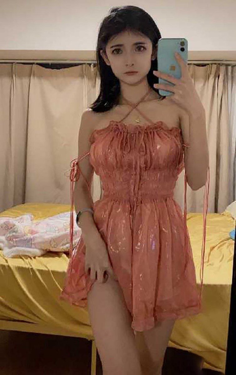HongGuoBuzz's tweet photo. 🔥 疯传全网！400万粉网红“狗头萝莉”回应不雅照售卖
直言“不觉得羞耻”！从清纯人设到大尺度图集，反差经历引爆争议。
👉 点击主页，看更多炸裂大瓜！
#狗头萝莉 #反差 #约炮 #露点 #黑料 https://t.co/2E0M33LycM
