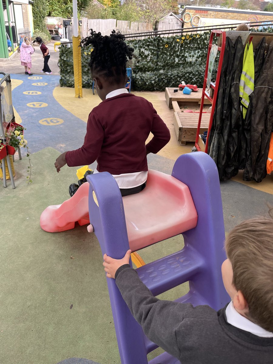 ReceptionBh's tweet photo. Enjoying climbing and taking turns in our outdoor garden. @busheyheathjm #busheyheathPSED https://t.co/7LuwdonWHI