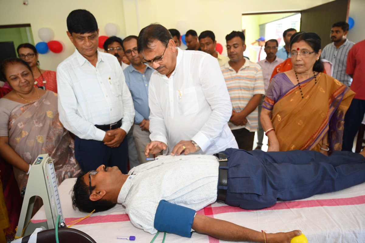 Pranajitsinghar's tweet photo. Today inaugurated the Blood Donation Camp organised by the NSS Unit of *Udaipur English Medium H.S. School.*

Appreciate the students for voluntarily donating blood. Blood donation is a great service to humanity.

*Donate Blood, Save Life.* 🩸 https://t.co/jIxmeNjmDE