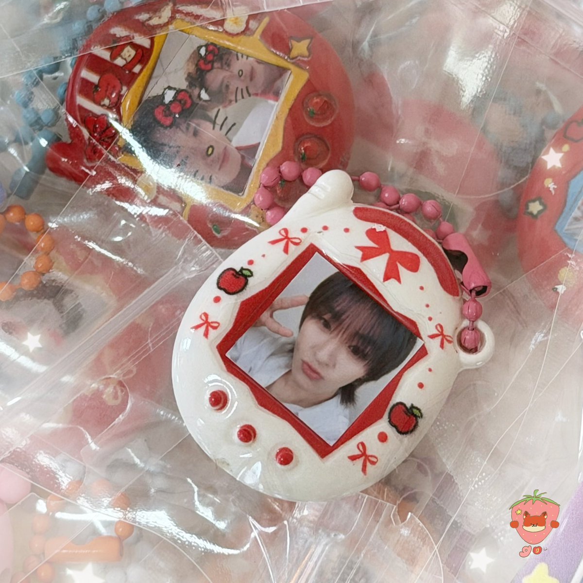 lovemarc247's tweet photo. Pls kindly rt 🍓🎓★｡･
Giveaway 𝒻or #KONGJIROGraduationDay

👾Mini Tamagotchi 👾 
(40 ea with random pic)

Date : 18 Oct 2026
Location : CU Sports Complex
Time : TBA 

★ Retweet &amp; show this tweet,
(#KONGJIRO ) https://t.co/lJmjTPzleG