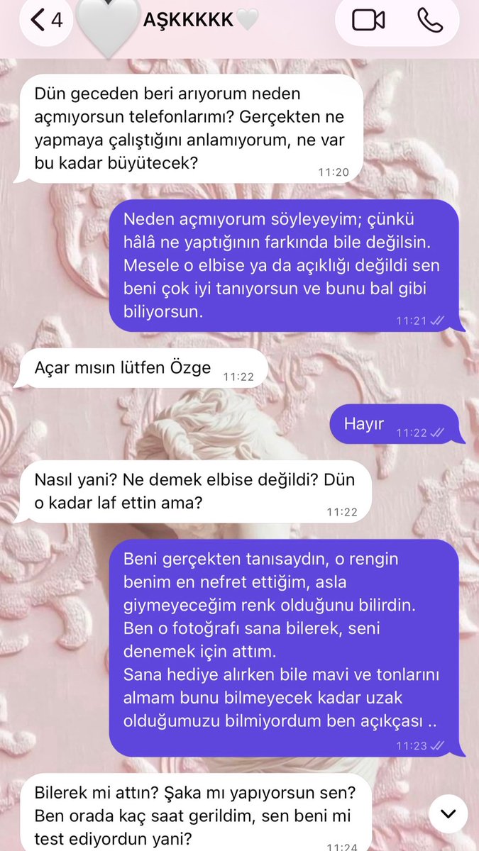 Ozgelogg's tweet photo. Benim en sevmediğim rengi ve tarzım olmayan elbiseyi bilerek attım. Beni birazcık tanıyan adam bunu fark ederdi. Fark etmek yerine anında annesine taşıdı. Beni tanıyan adam zaten Aşkım sen bu rengi sevmezsin ki, bu kadar kısa da giymezsin hayırdır?derdi. https://t.co/WcRM2lllGx