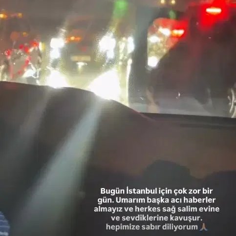bpthaber's tweet photo. Oyuncu Elvin Levinler, “Arabada mahsur kalmışızdır. Burada kiminle vakit geçirmek isterdiniz?” paylaşımını yaptı.

— Tepkilerin ardından paylaşımını sildi.

— Daha sonra, “Bugün İstanbul için çok zor bir gün. Umarım başka acı haberler almayız.” açıklamasını yayımladı. https://t.co/sFguGU23It