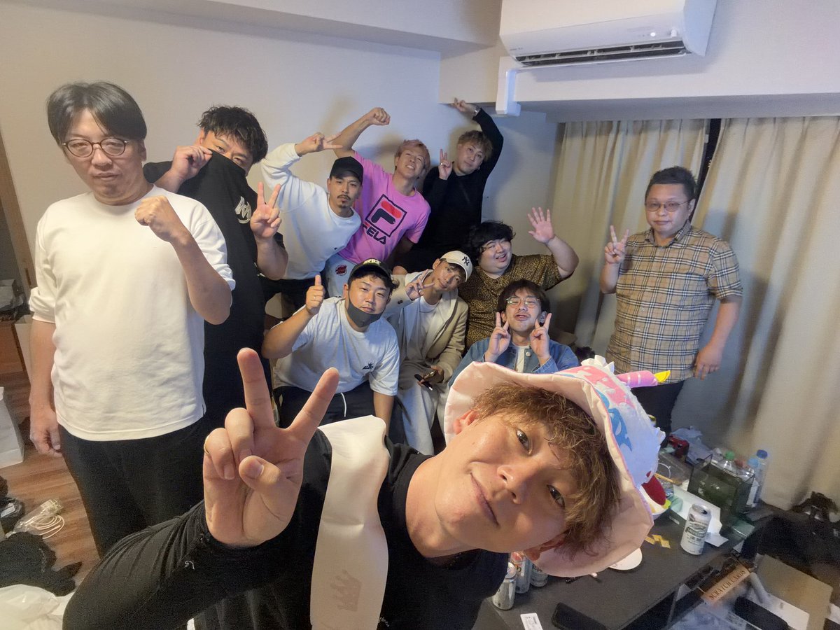 y1919yy1919y's tweet photo. 素敵な誕生日ありがとうございました。

今年は拉致から始まり色んな事ありましたがなんとか踏ん張ってこれてますね！

これも沢山の人達のおかげです

これからも自分の大切な人と素敵なリスナー達で頑張って行きます

陰ながら支えてってくれると助かります

PS 地味に石川のdmも嬉しかった https://t.co/kkHywIKK4Z