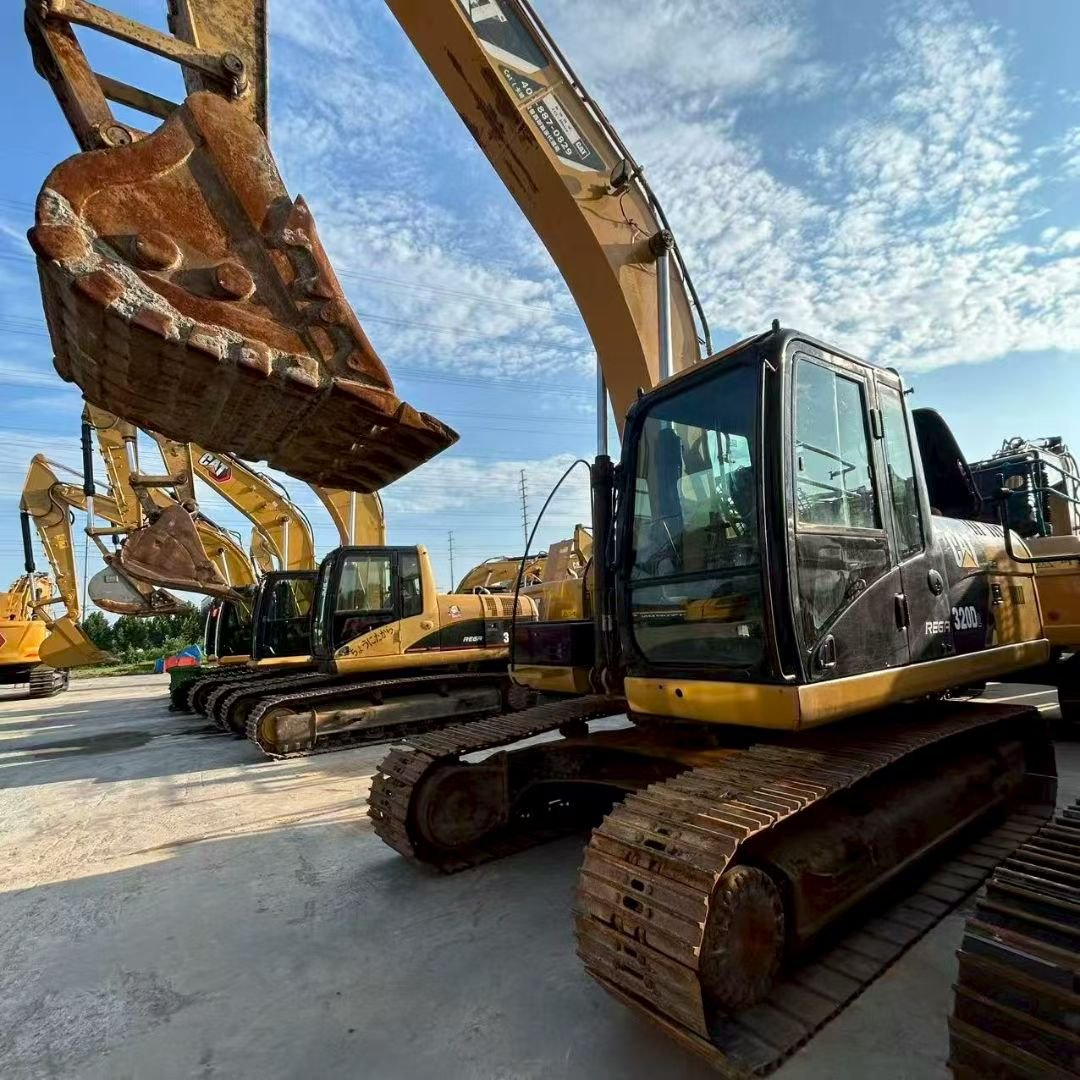 FumanTrading's tweet photo. Pelle Caterpillar 320D2 à vendre ✅
Catégorie 20 tonnes, fiable et économe en carburant.
Peinture d'origine, en bon état de fonctionnement.
Prête à intervenir sur votre chantier.
Contactez-nous pour obtenir plus de détails.
#CAT #320D2 #pelle #enginslourds https://t.co/H1fugMyINC