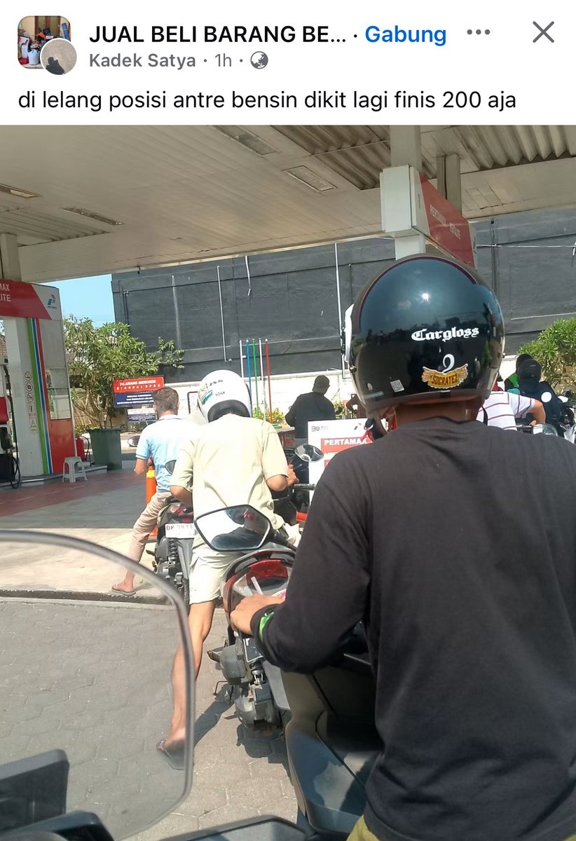 mortaliel's tweet photo. orang jualan https://t.co/nnHFuxBM49