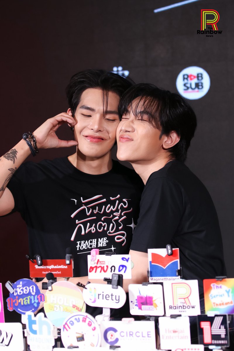 RainbowNewsent's tweet photo. [เก็บตก] "ฉลาม - เจมส์" ในงานแถลงข่าวซีรีส์ สัมผัสกันต์ธีร์ (Teach Me Touch Me) PREMIERE EPISODE 1

#TMTMPremiereEP1
#chalarmsiam #jamespongsapak
#ChalarmJames 
#สัมผัสกันต์ธีร์
#TeachMeTouchMeTheSeries
#ABGROUP_TH #iQIYI https://t.co/eiZf8nSXWA