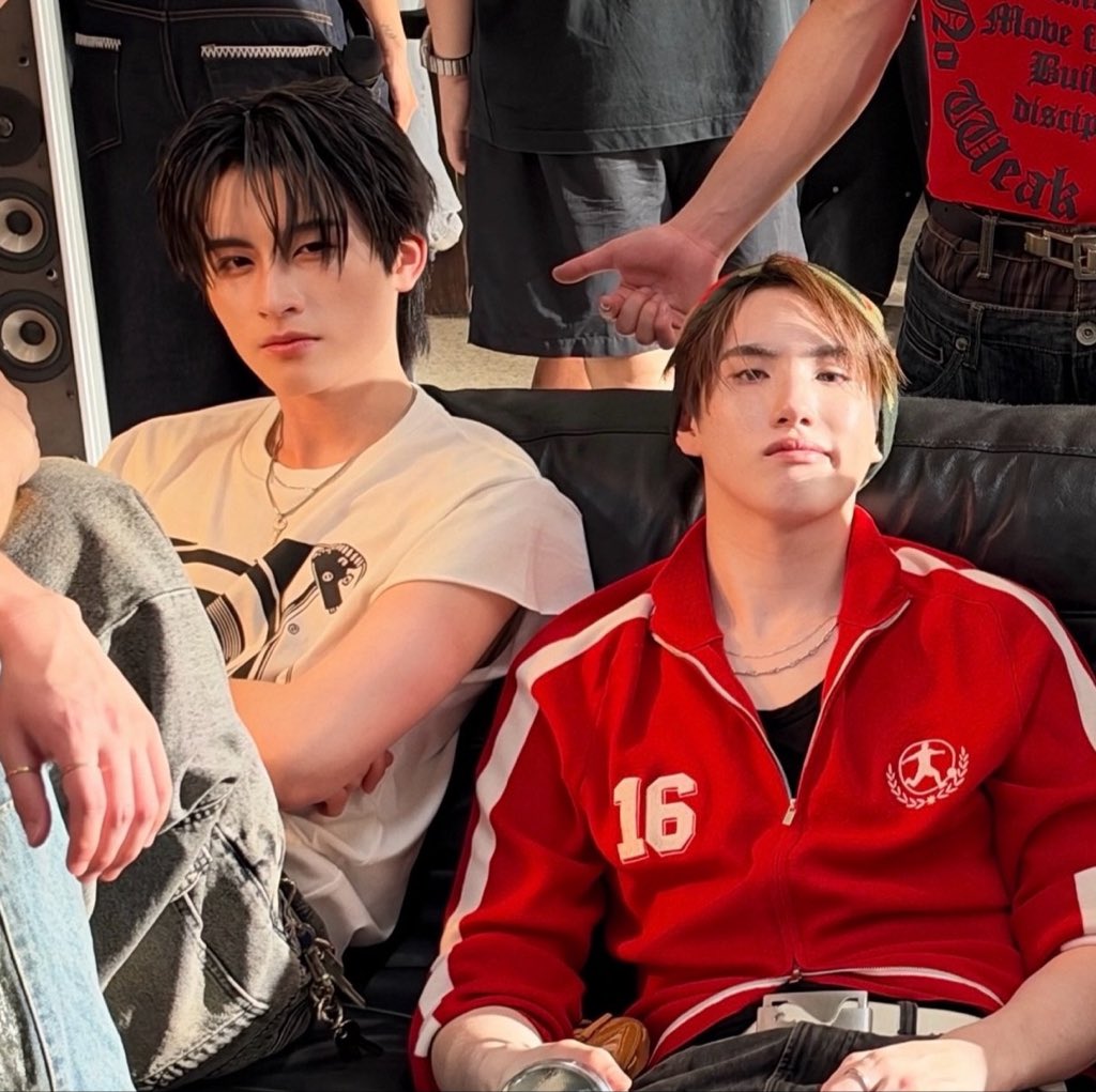 acho0mi's tweet photo. ห้ะะะ วอดส์ ช่วงนี้เกิดอะไรขึ้นคะ ภูเอเออยู่ไม่ห่างกันเลย ป้าเขินว่ะ อร๊ายยย https://t.co/HvQv3X5ilW