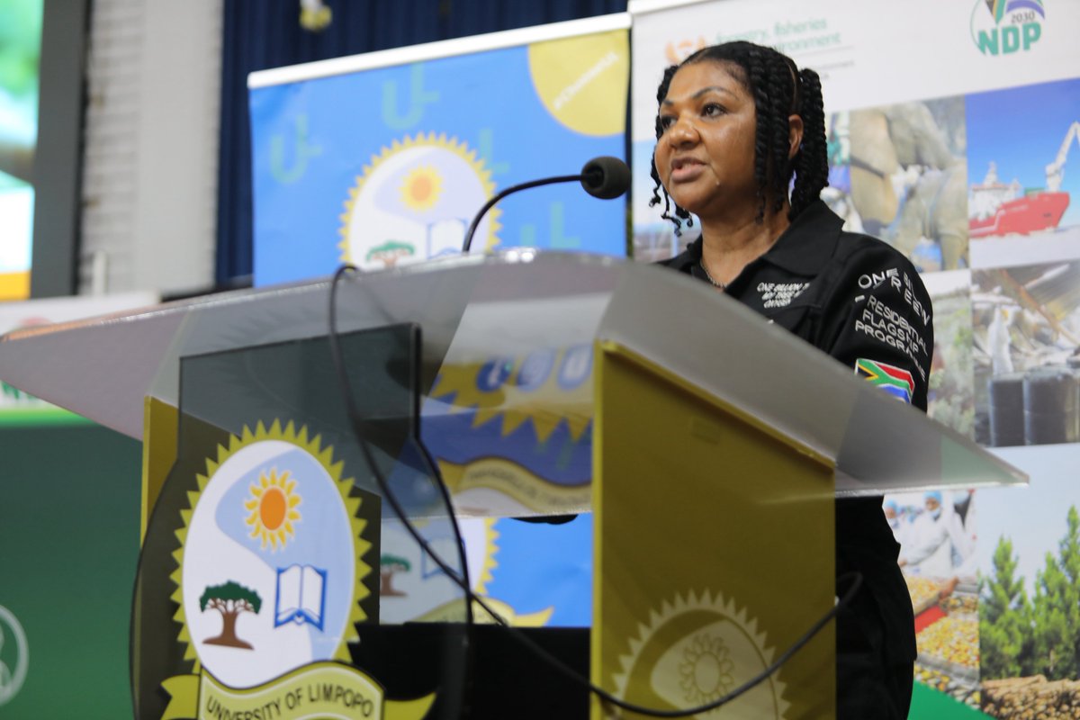 environmentza's tweet photo. "The circular economy is not simply about doing less harm to the environment. It is also about creating new economic value from materials that would otherwise be wasted. The circular economy is important because it seeks to retain the value of materials and products for as long as possible. It encourages us to prevent waste, reuse products, repair and refurbish items, recycle materials and recover value from resources that would otherwise be discarded,” Said Deputy Minister Swarts while delivering the keynote address.

#CircularEconomySummit2026 #CircularEconomy #WasteManagement #GreenEconomy #DFFE