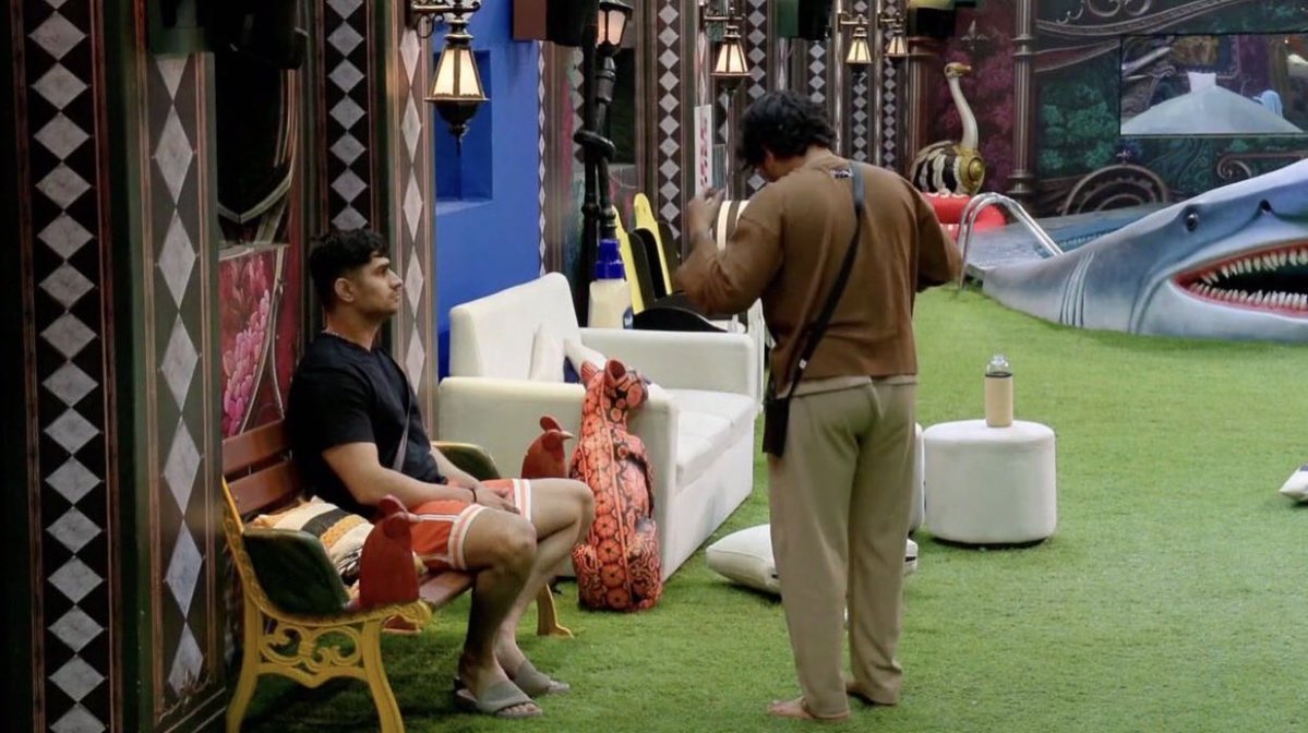 Dilawar0X's tweet photo. This man is trying everything to defend his friend, and honestly, it hurts to see. 💔

Feel bad for Scout Bhai too. He deserves better than this. 😞

BRING BACK NAKUL DHULL! 👑❤️‍🩹

#ScoutOP #NakulDhull #BiggBoss20 #BB20 https://t.co/a4kKuIsX5N