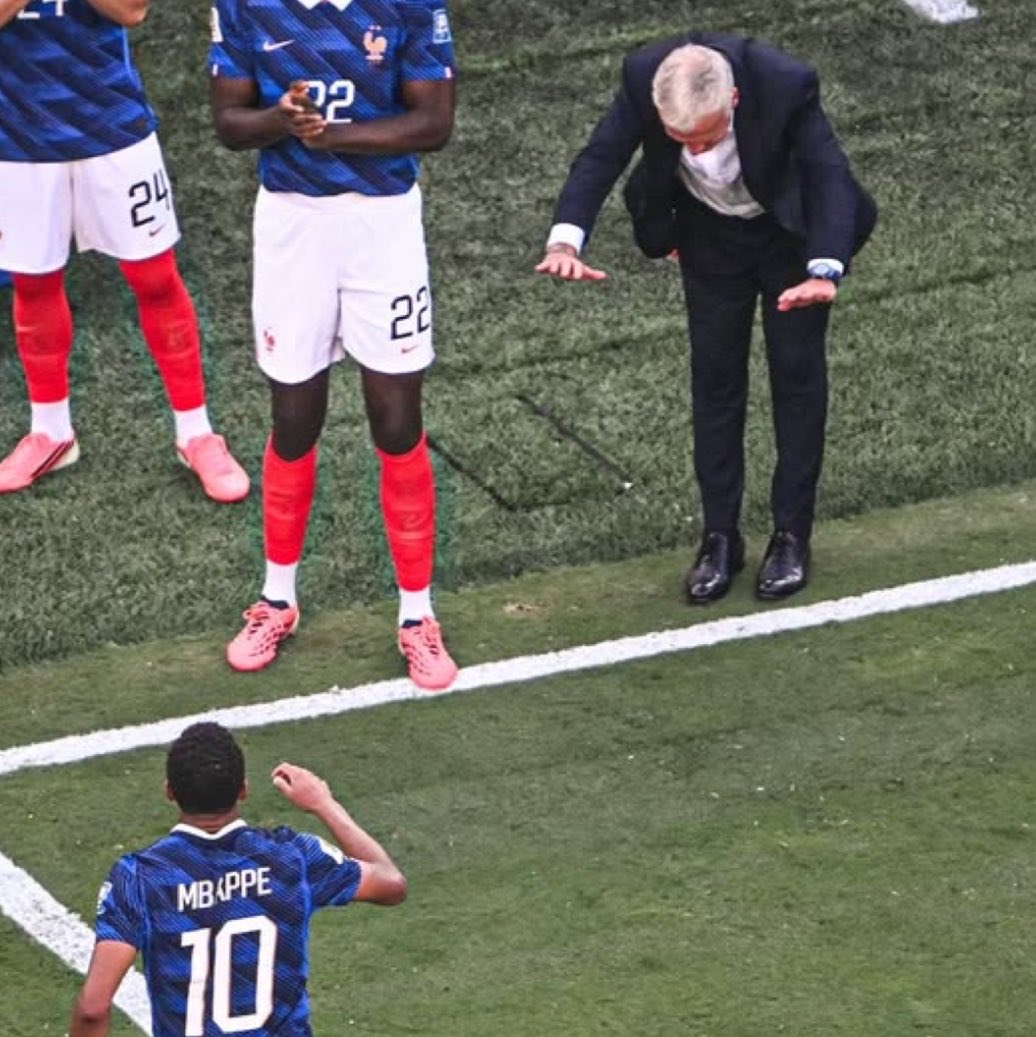 mkmhes's tweet photo. joyeux anniversaire à celui qui a jamais abandonné et toujours protégé mon joueur, comme la prunelle de ses yeux (c’est son fils) https://t.co/bRR1WfECTO